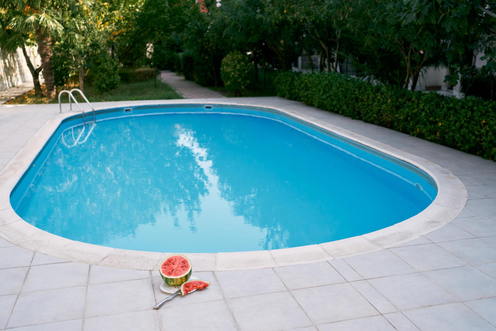 Les étapes clés pour poser une petite piscine coque
